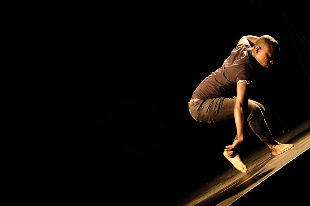 d'encre est la nuit spectacle auriane durand collectif 3h du soir iokanaan terrain neutre théâtre vidéo danse nantes