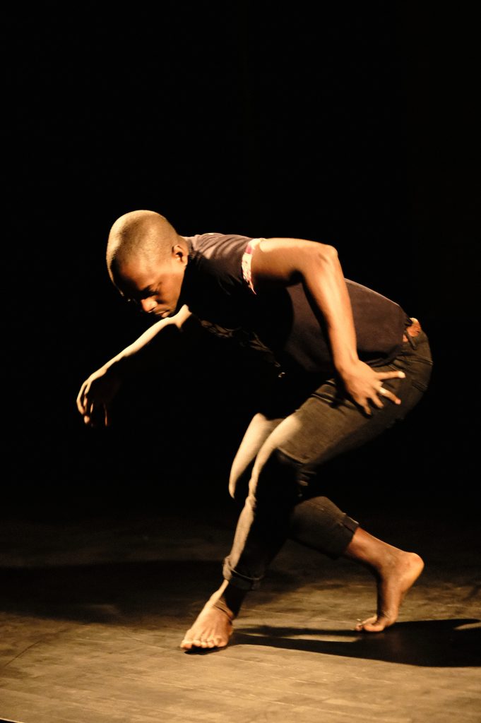 spectacle d'encre est la nuit au terrain neutre théâtre à nantes