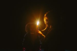 Rouge delta Une bouche dans la nuit auriane durand Lucie monzies théâtre spectacle lumière