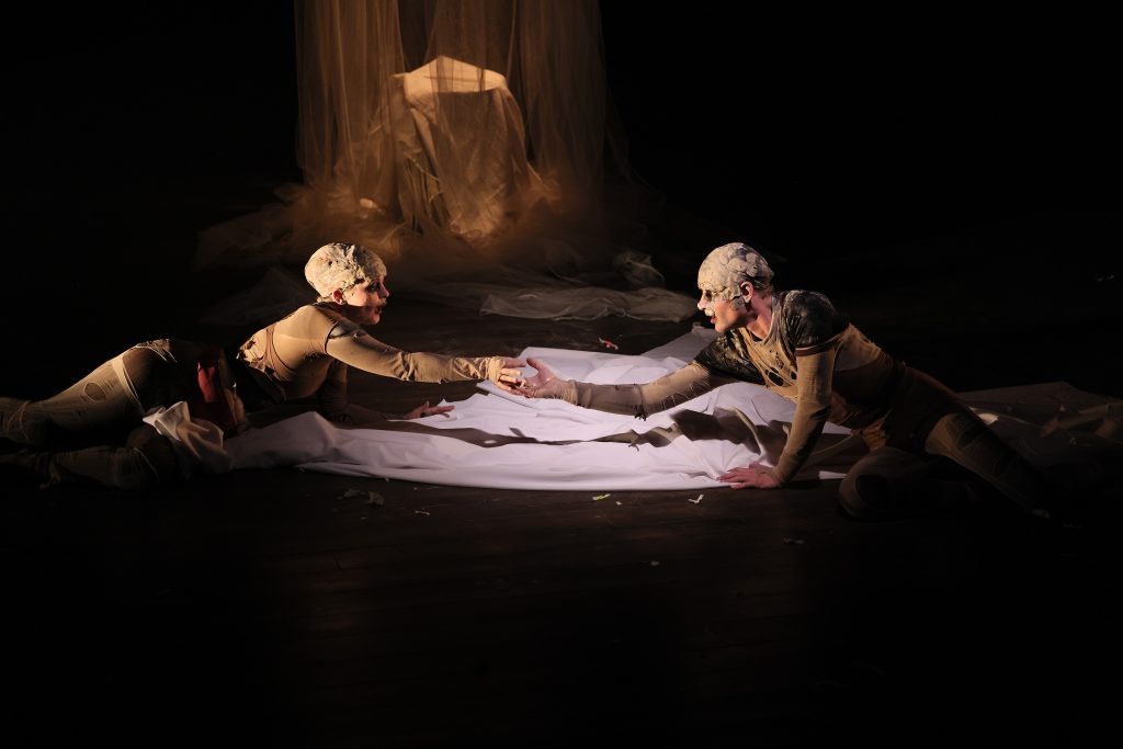 Même plus - Lackno cie tony aliot Pauline Vincent Maxime Chartier Auriane durand spectacle couple reconstruction lumière scénographie light set design