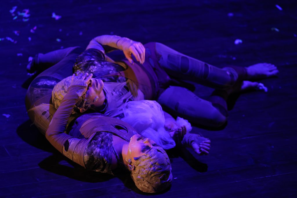 Même plus - Lackno cie tony aliot Pauline Vincent Maxime Chartier Auriane durand spectacle couple reconstruction lumière scénographie light set design